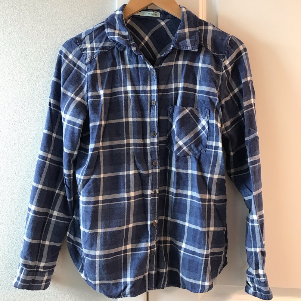 Large Women’s Maurice’s Button Up Top